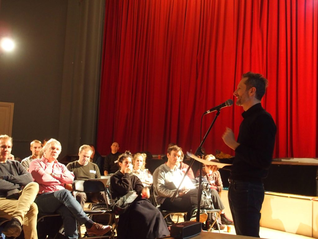 Rencontre professionnelle©DR